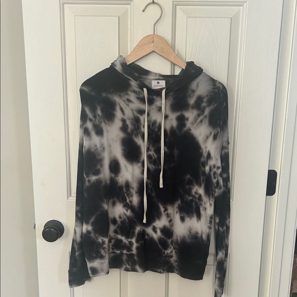 Sundry dark blue and grey/white tie dye